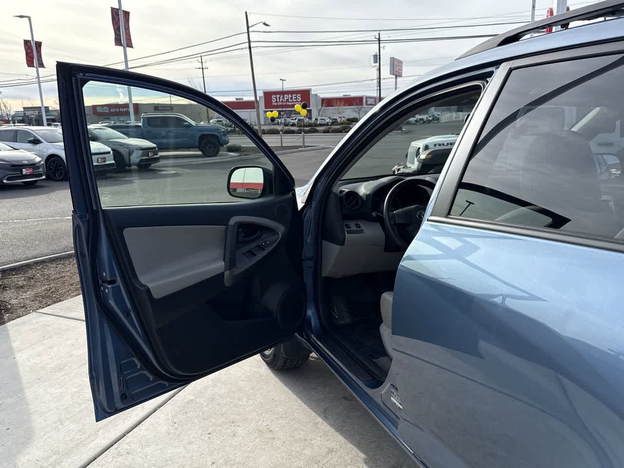 Thumbnail: 2010 Toyota RAV4 - 10