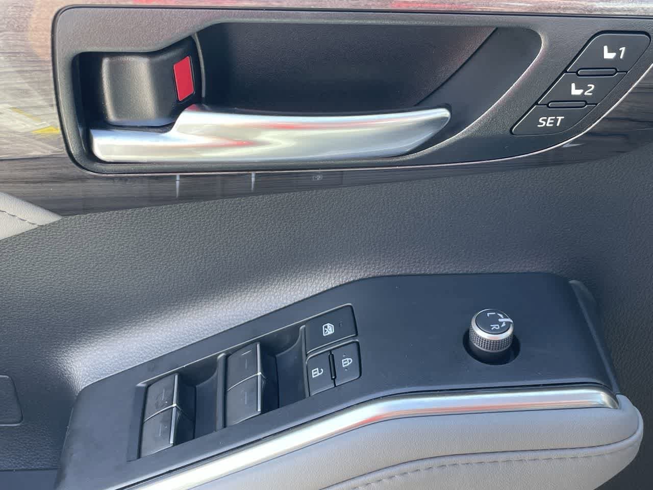 Thumbnail: 2021 Toyota Highlander - 25