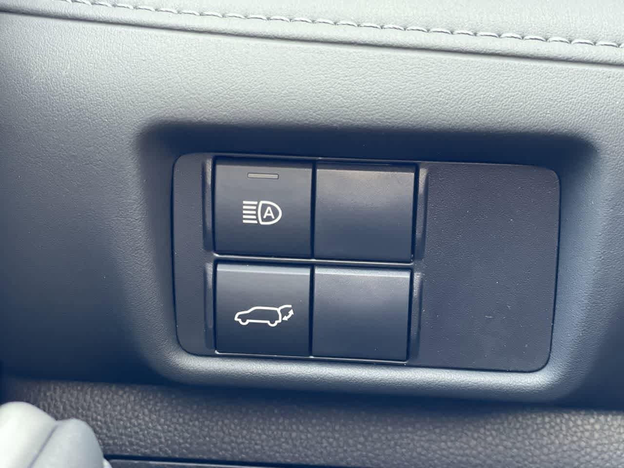 Thumbnail: 2023 Toyota Highlander - 25