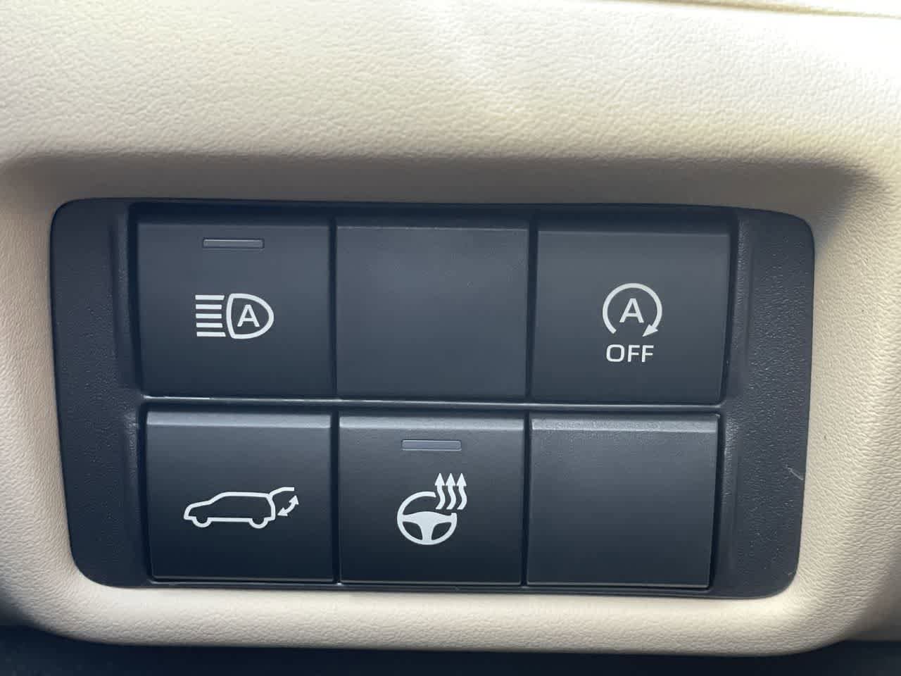 Thumbnail: 2023 Toyota Highlander - 24