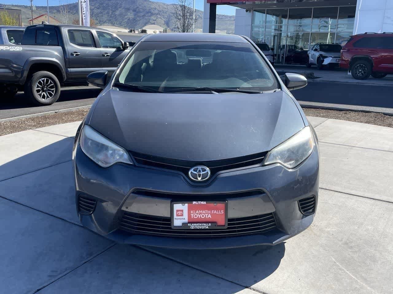 2016 Toyota Corolla LE photo 2