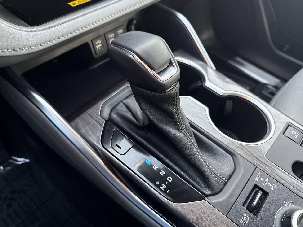 Thumbnail: 2023 Toyota Highlander - 21