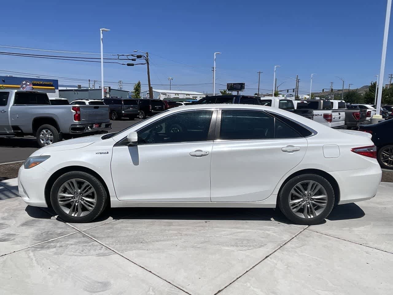 2016 Toyota Camry Hybrid SE photo 2
