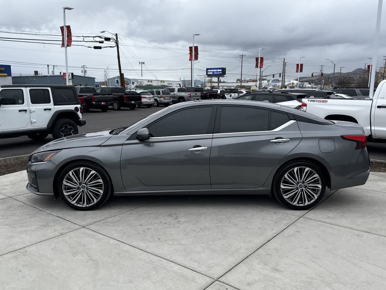 Thumbnail: 2023 Nissan Altima - 2