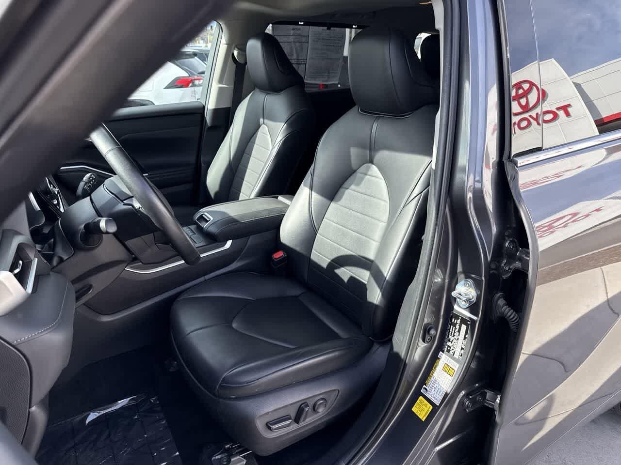 Thumbnail: 2021 Toyota Highlander - 11