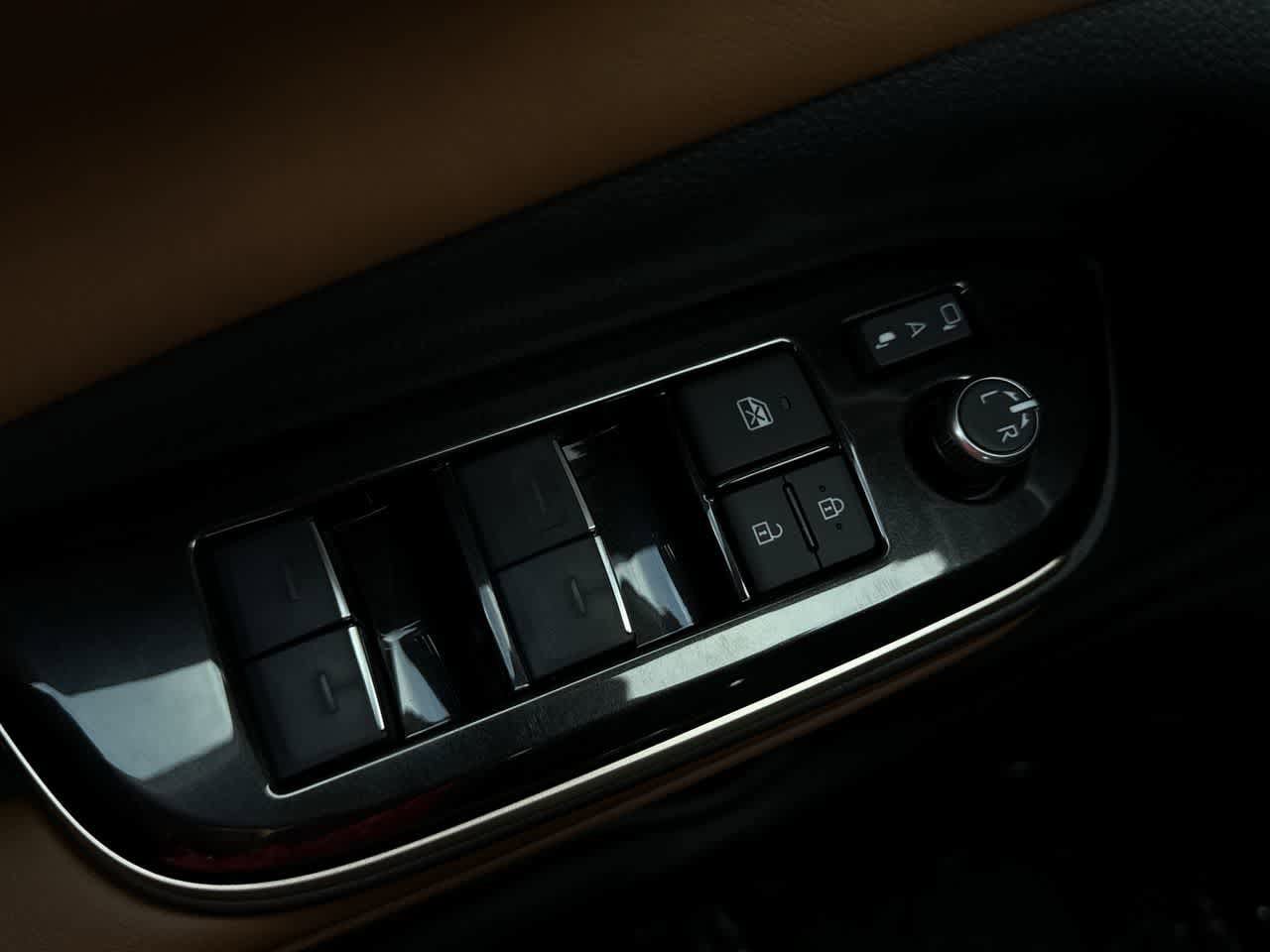 Thumbnail: 2025 Toyota Crown Signia - 22