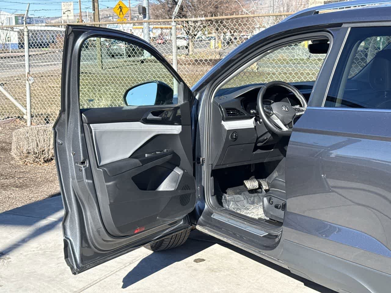 Thumbnail: 2022 Volkswagen Taos - 10