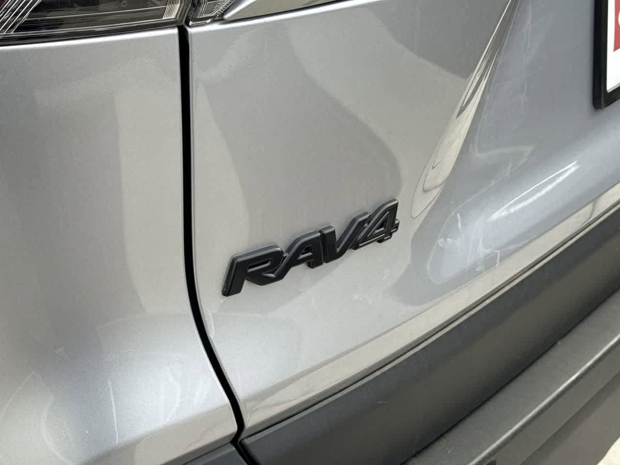 Thumbnail: 2022 Toyota RAV4 - 9