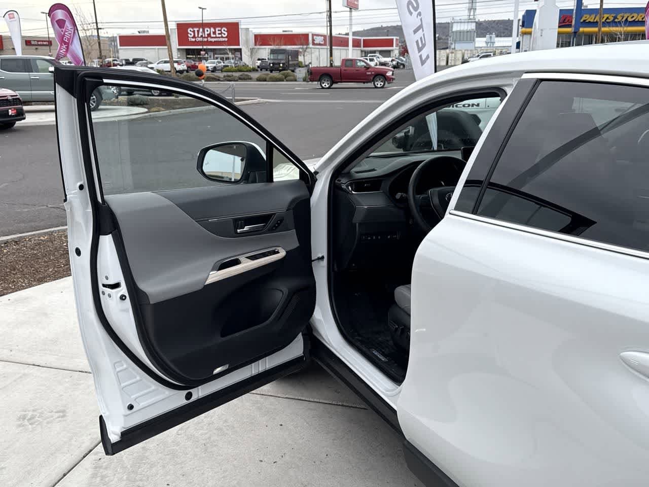 Thumbnail: 2024 Toyota Venza - 10