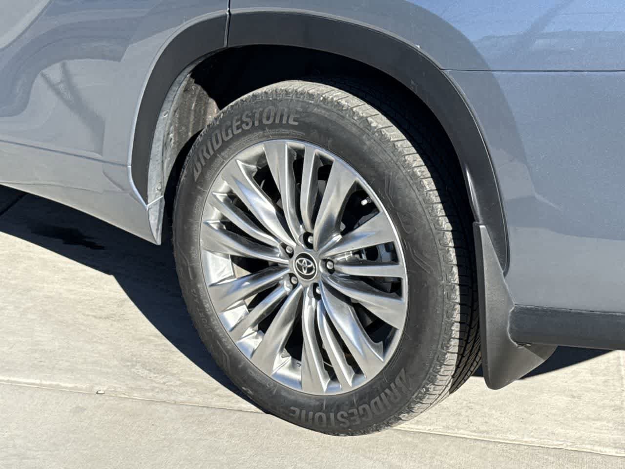 Thumbnail: 2024 Toyota Highlander - 8