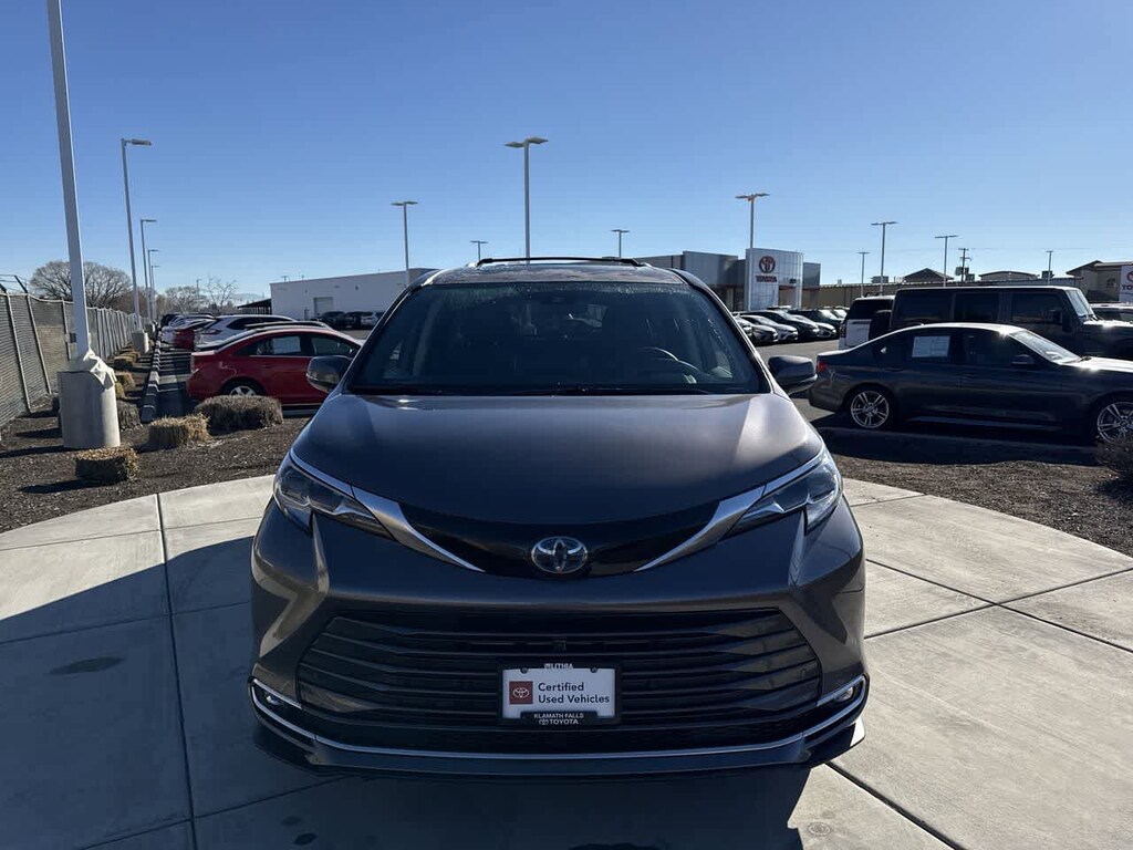 Certified 2022 Toyota Sienna Platinum 7 Passenger Van Passenger Van