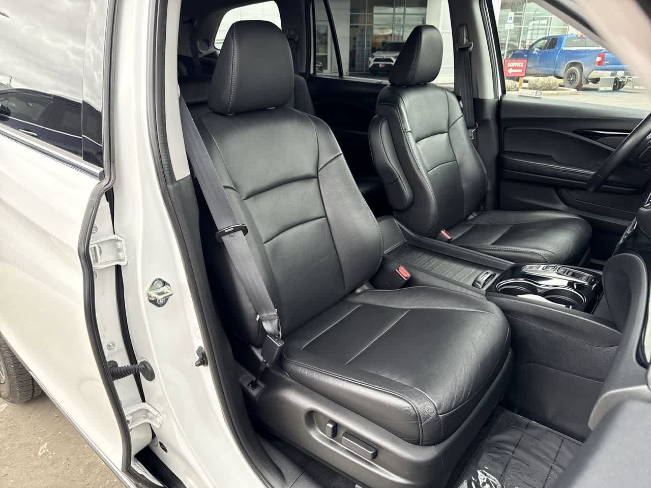 Thumbnail: 2020 Honda Pilot - 15