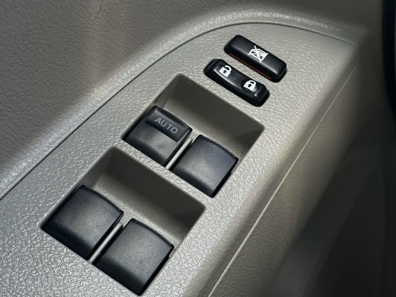 Thumbnail: 2012 Toyota Highlander - 23