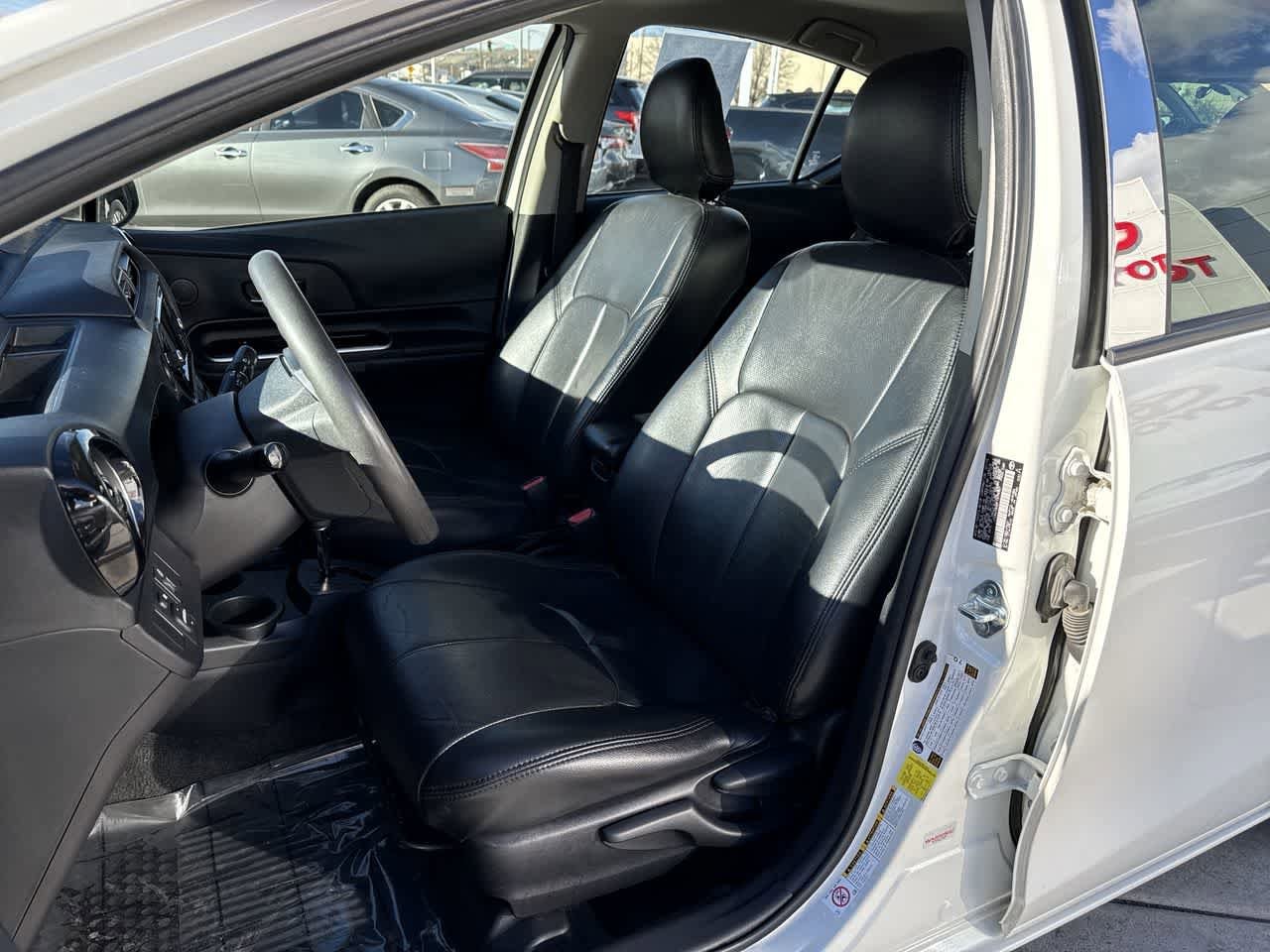 Thumbnail: 2015 Toyota Prius c - 11