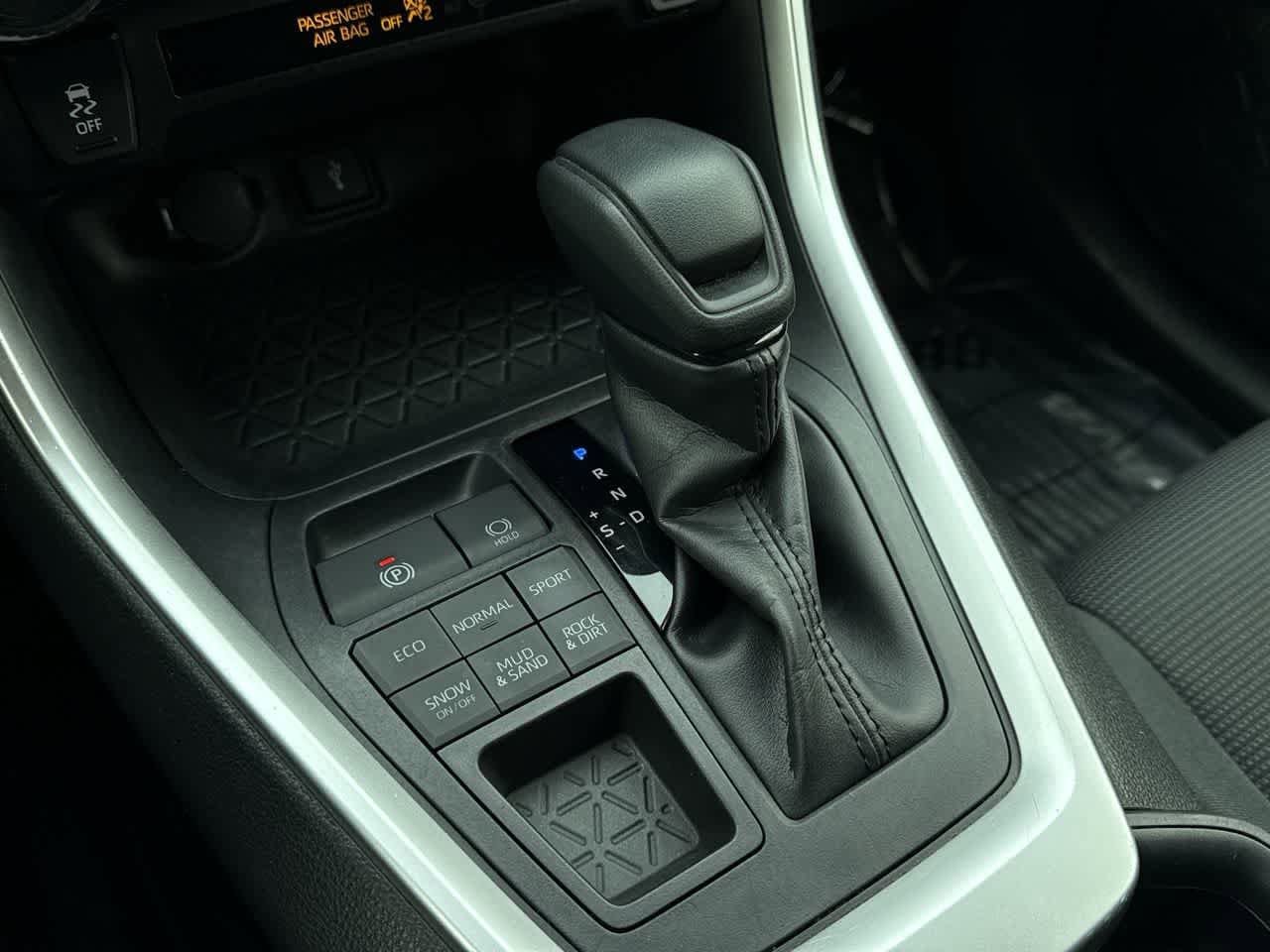 Thumbnail: 2020 Toyota RAV4 - 20