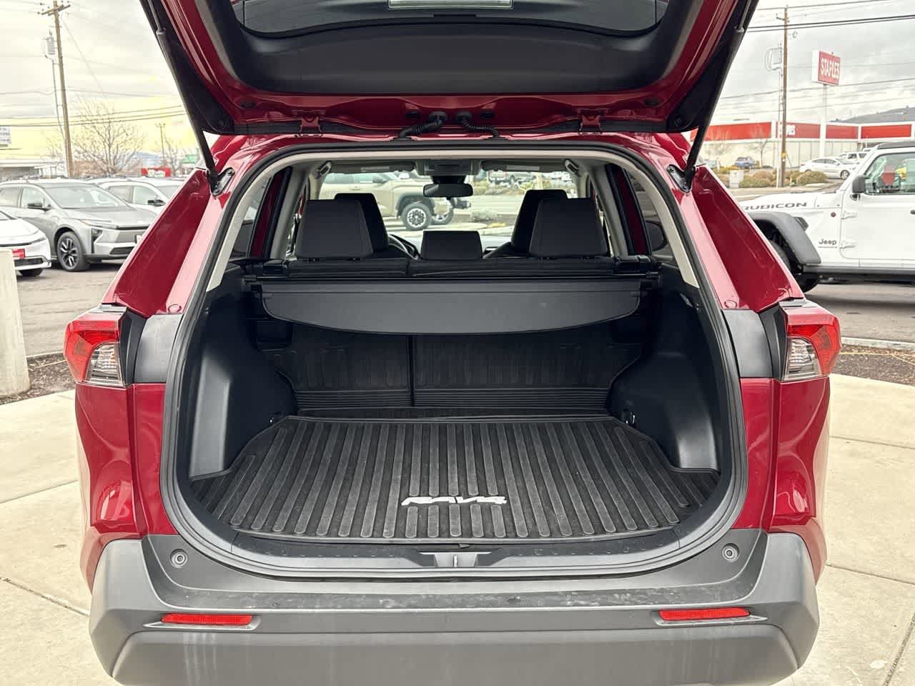 Thumbnail: 2020 Toyota RAV4 - 6