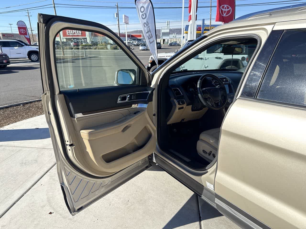 Thumbnail: 2017 Ford Explorer - 10