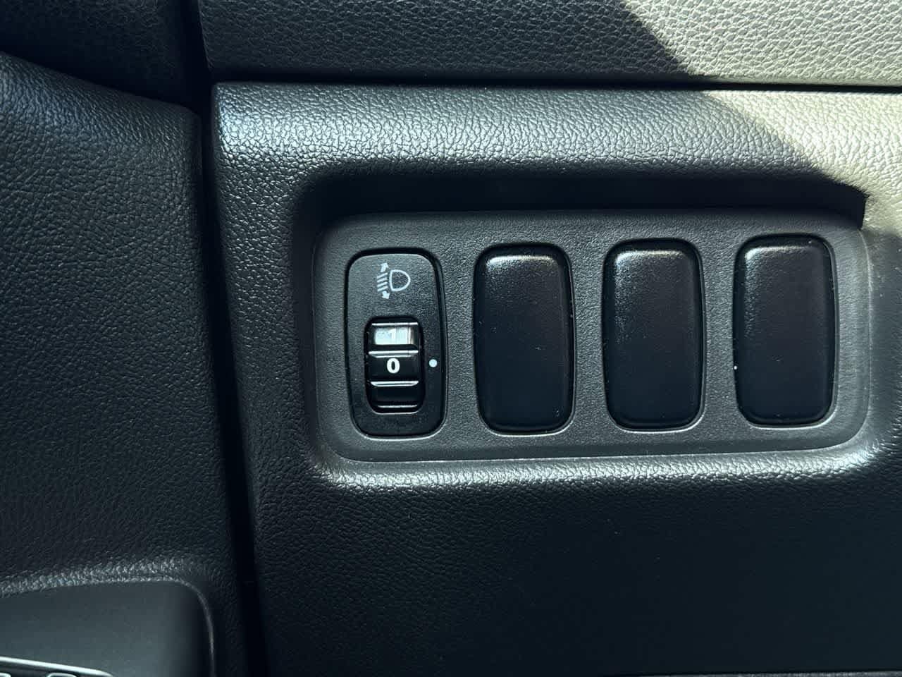 Thumbnail: 2018 Mitsubishi Outlander Sport - 21