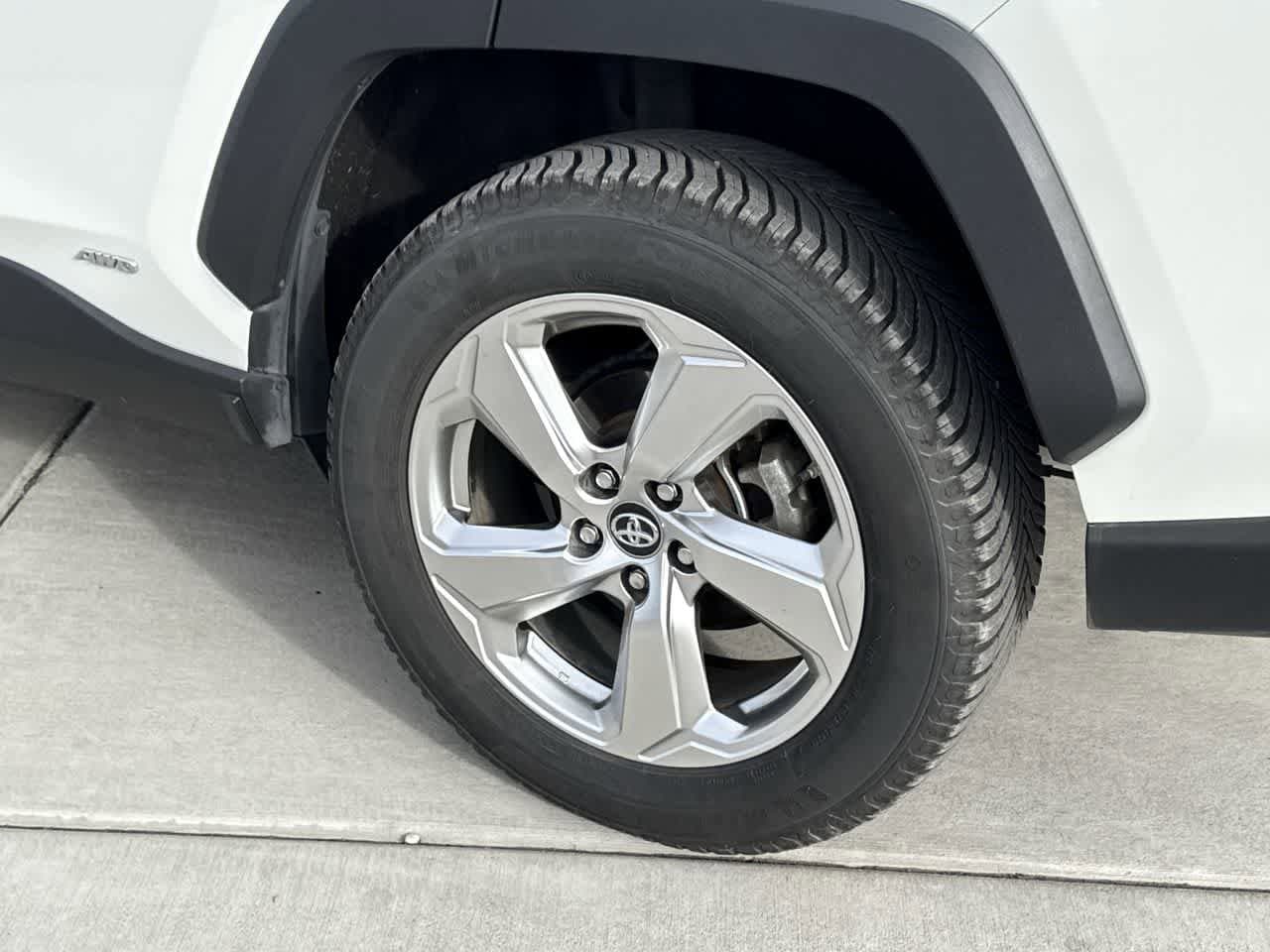 Thumbnail: 2019 Toyota RAV4 - 8