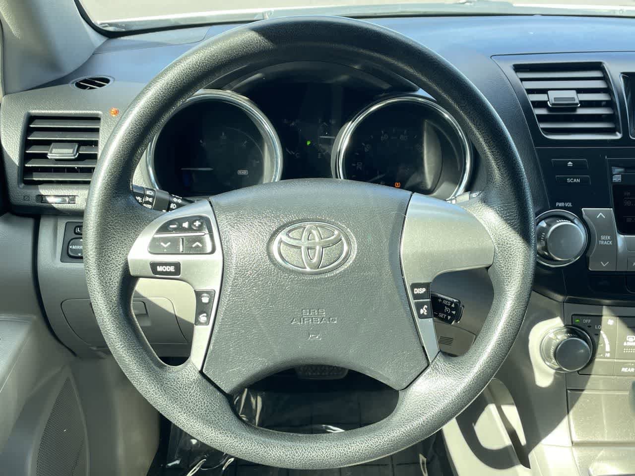 Thumbnail: 2012 Toyota Highlander - 17