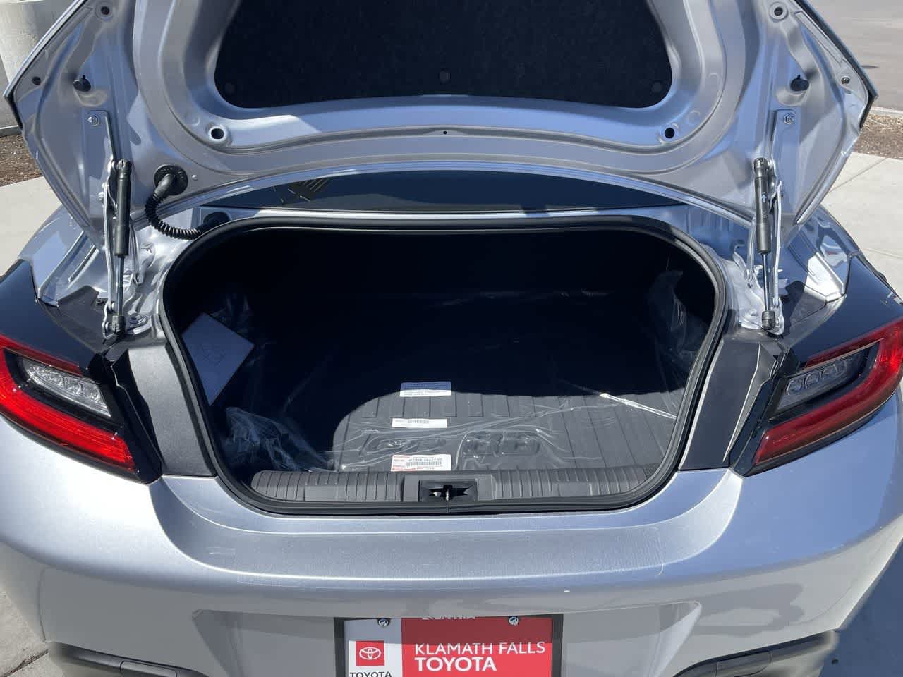 Thumbnail: 2025 Toyota GR86 - 6