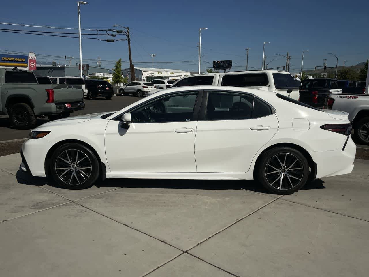 2023 Toyota Camry SE 2