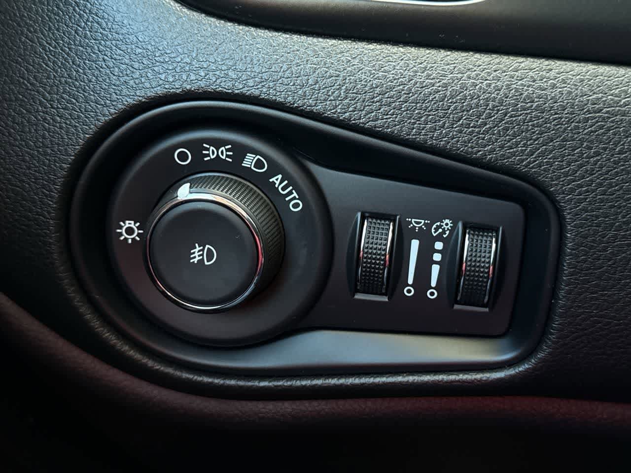 Thumbnail: 2023 Jeep Renegade - 21