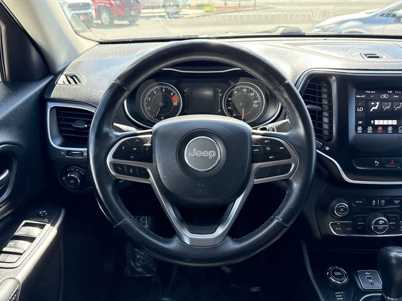 Thumbnail: 2019 Jeep Cherokee - 16