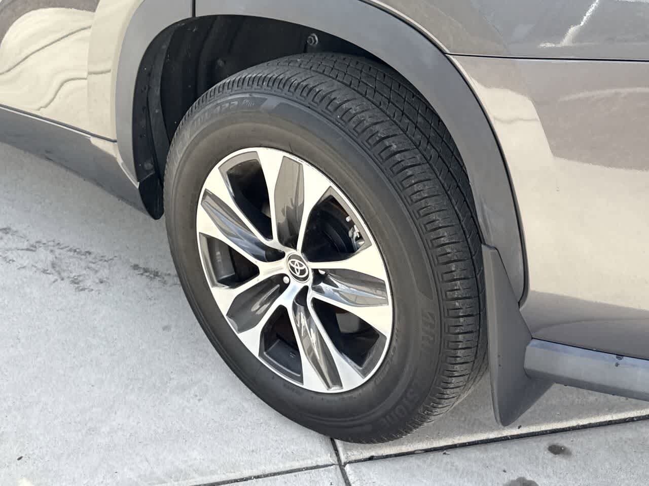 Thumbnail: 2021 Toyota Highlander - 8