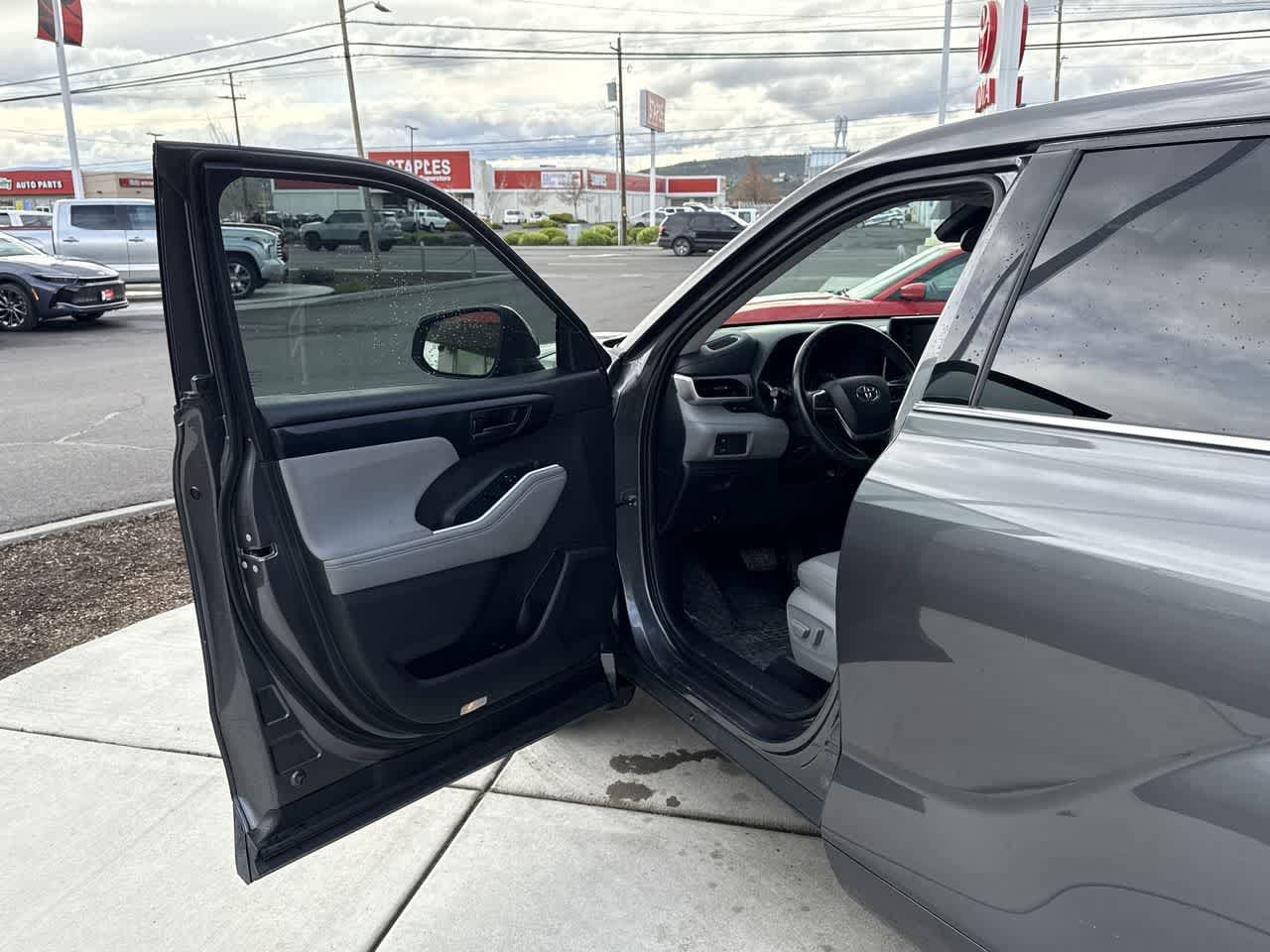 Thumbnail: 2021 Toyota Highlander - 10