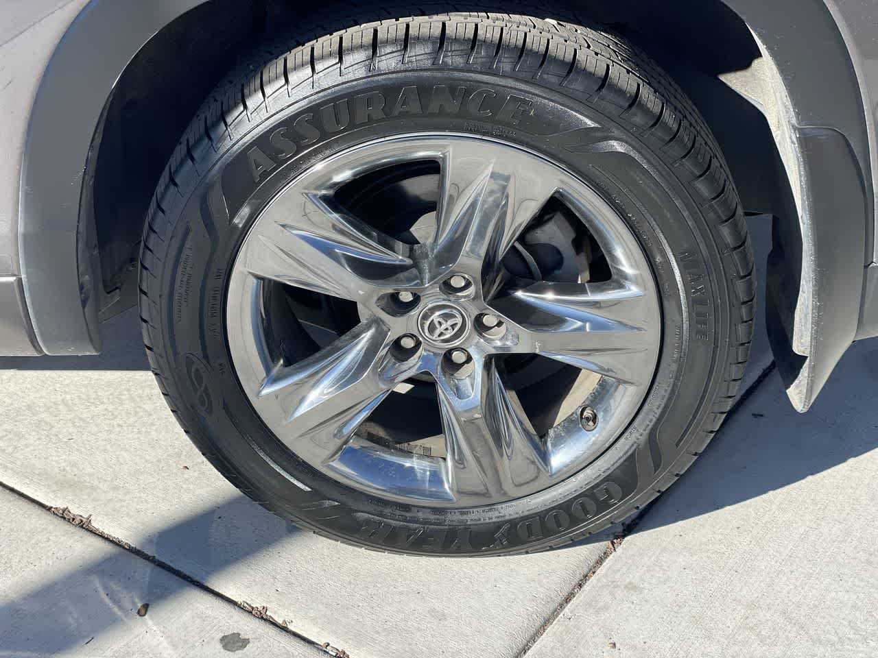 Thumbnail: 2019 Toyota Highlander - 8