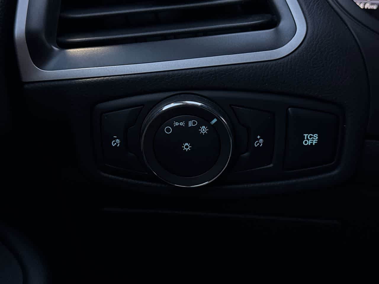 Thumbnail: 2022 Ford Edge - 21