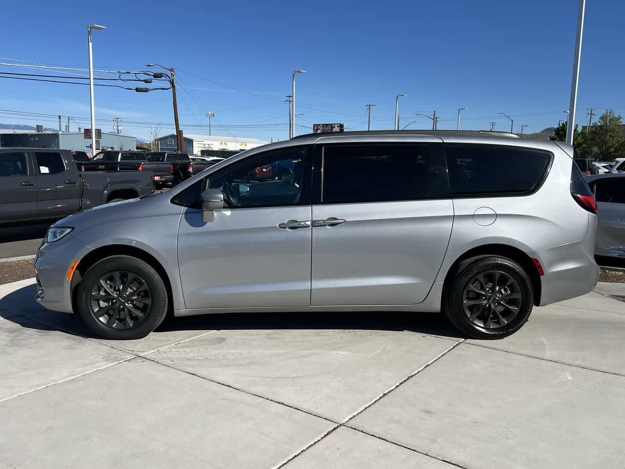 Used 2021 Chrysler Pacifica Limited with VIN 2C4RC3GG1MR544957 for sale in Klamath Falls, OR