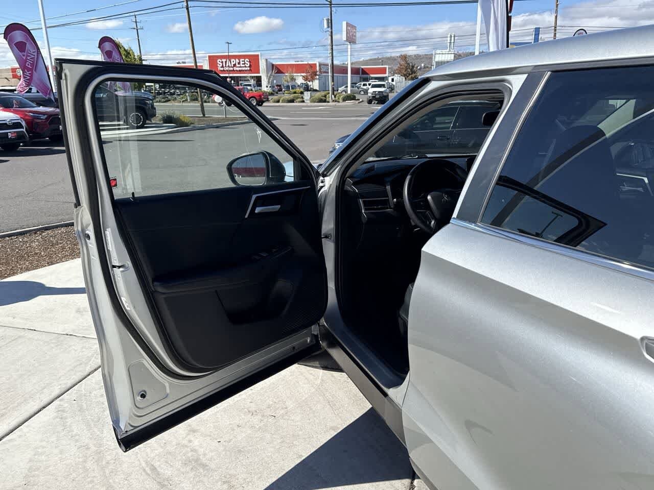 Thumbnail: 2022 Mitsubishi Outlander - 10