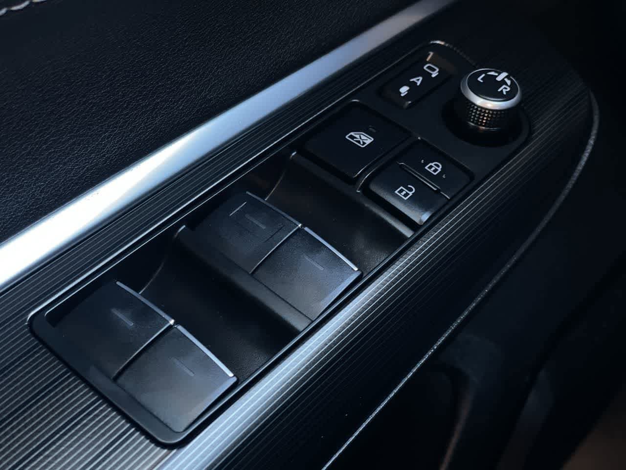 Thumbnail: 2022 Toyota Venza - 22