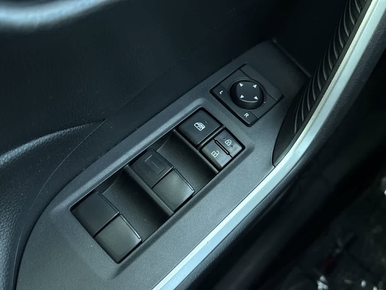 Thumbnail: 2019 Toyota RAV4 - 22