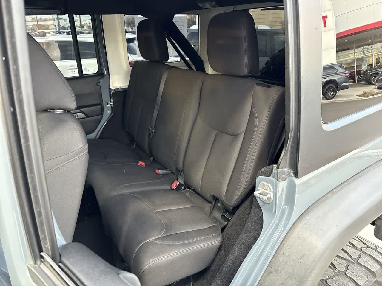 Thumbnail: 2015 Jeep Wrangler - 12