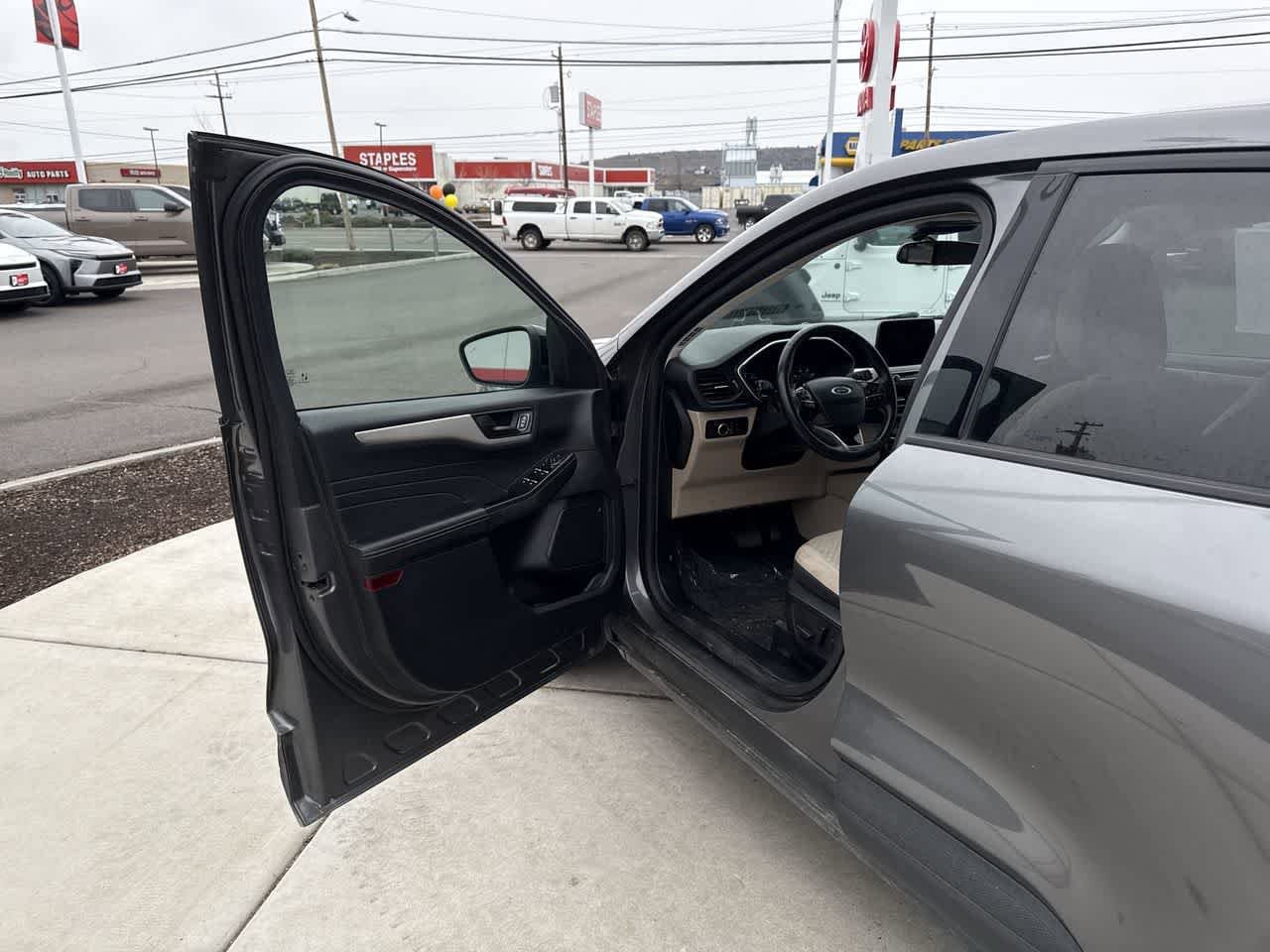 Thumbnail: 2022 Ford Escape - 10