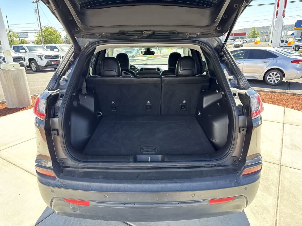 Thumbnail: 2019 Jeep Cherokee - 6