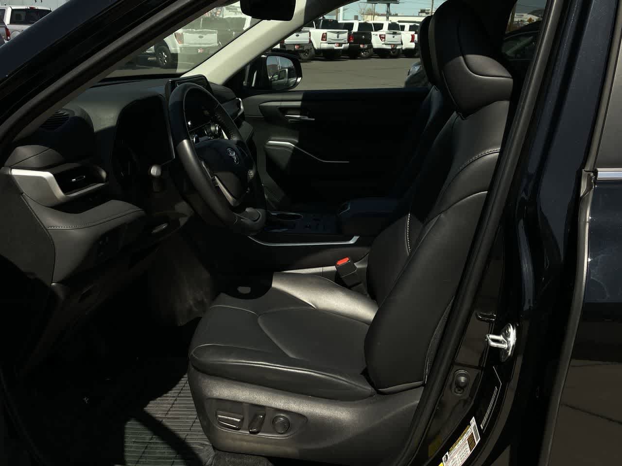 2024 Toyota Highlander XLE 11