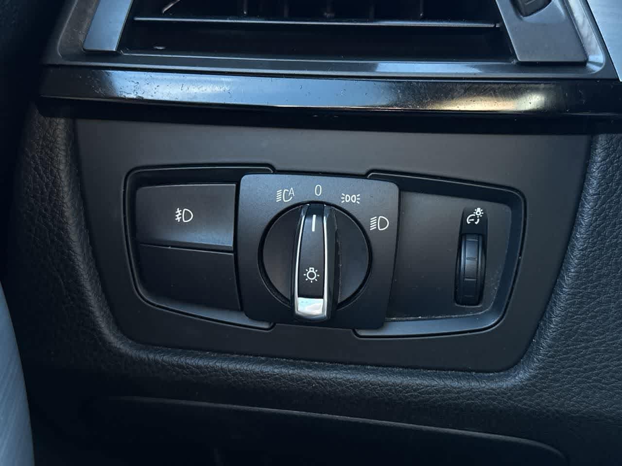 Thumbnail: 2015 BMW 3 Series - 20