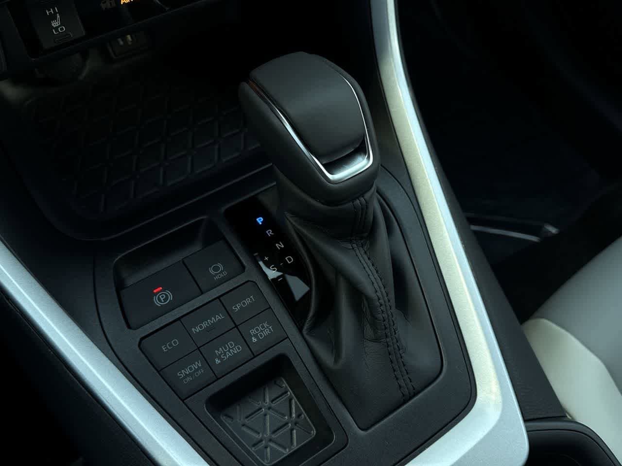 Thumbnail: 2025 Toyota RAV4 - 20