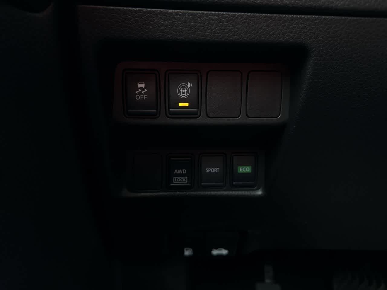 Thumbnail: 2017 Nissan Rogue - 21