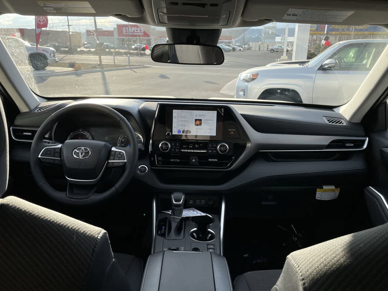 Thumbnail: 2023 Toyota Highlander - 18