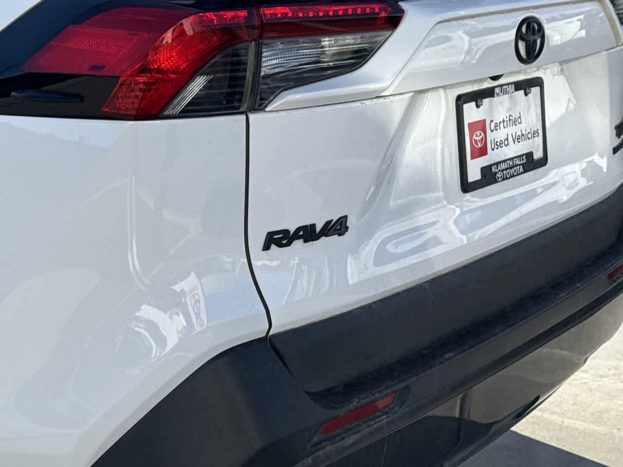 Thumbnail: 2022 Toyota RAV4 - 9