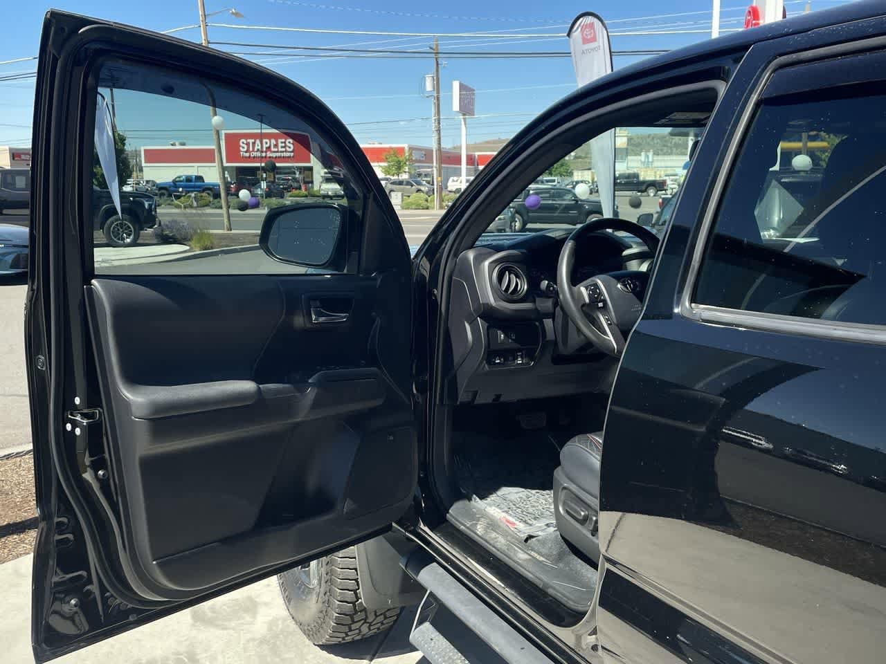 Thumbnail: 2020 Toyota Tacoma - 10