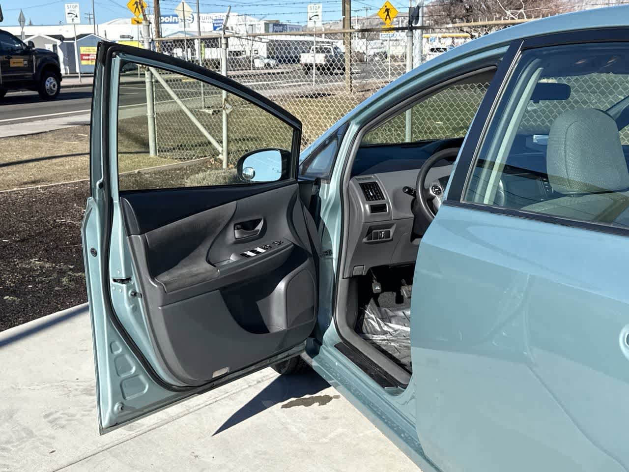 Thumbnail: 2013 Toyota Prius v - 10