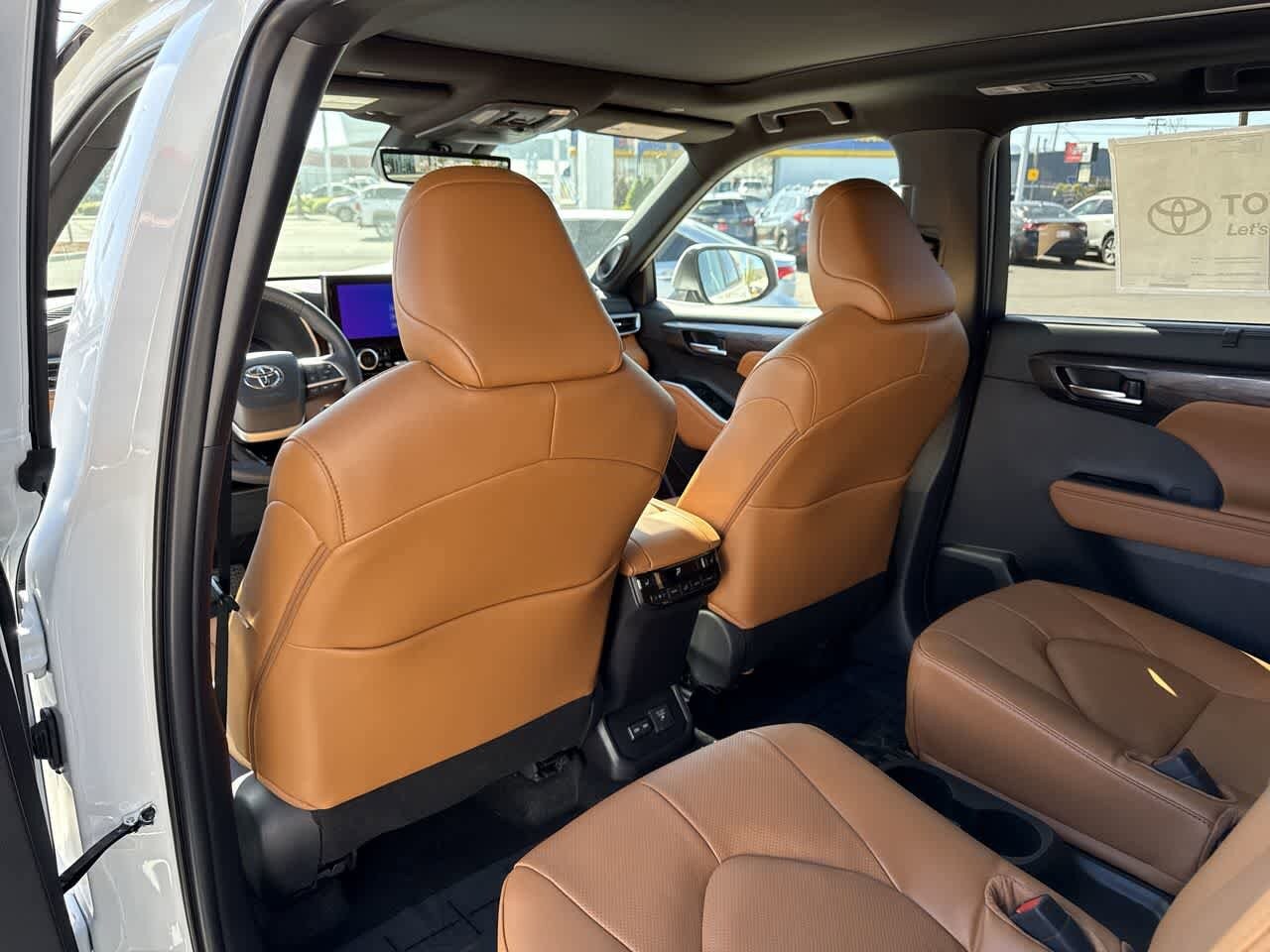 Thumbnail: 2026 Toyota Highlander - 14