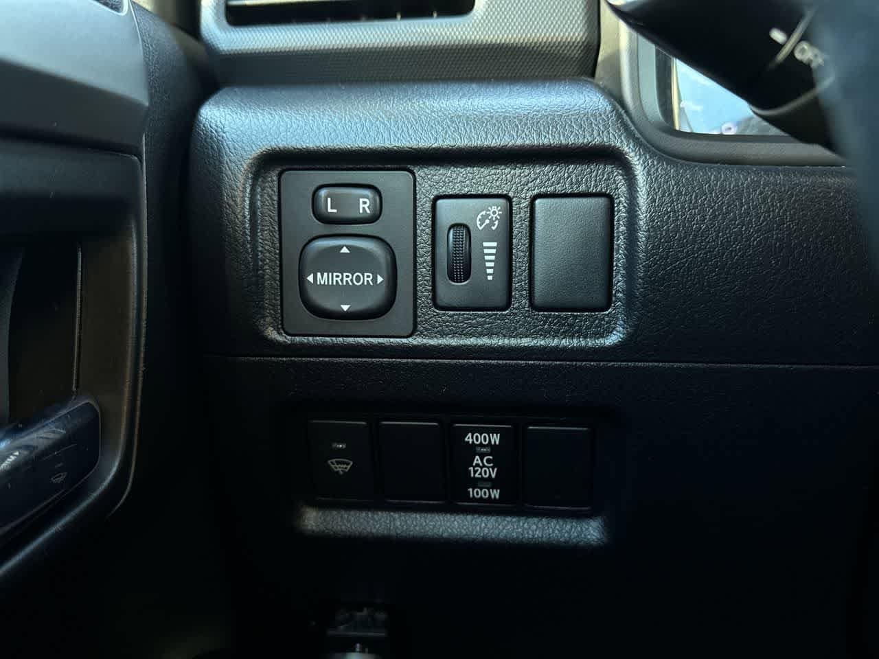 Thumbnail: 2016 Toyota 4Runner - 21