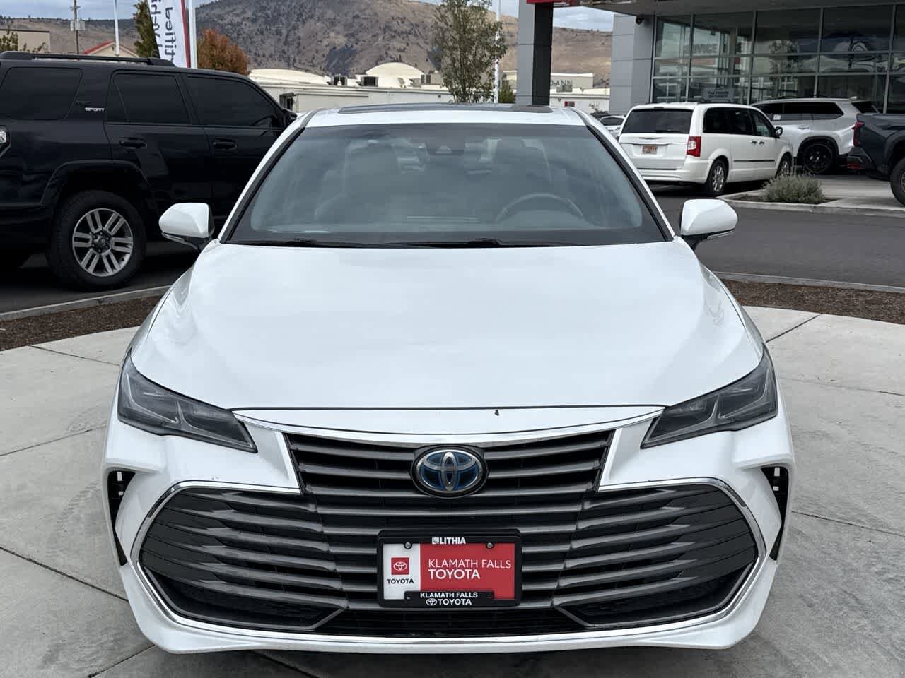 2019 Toyota Avalon Hybrid Limited photo 2